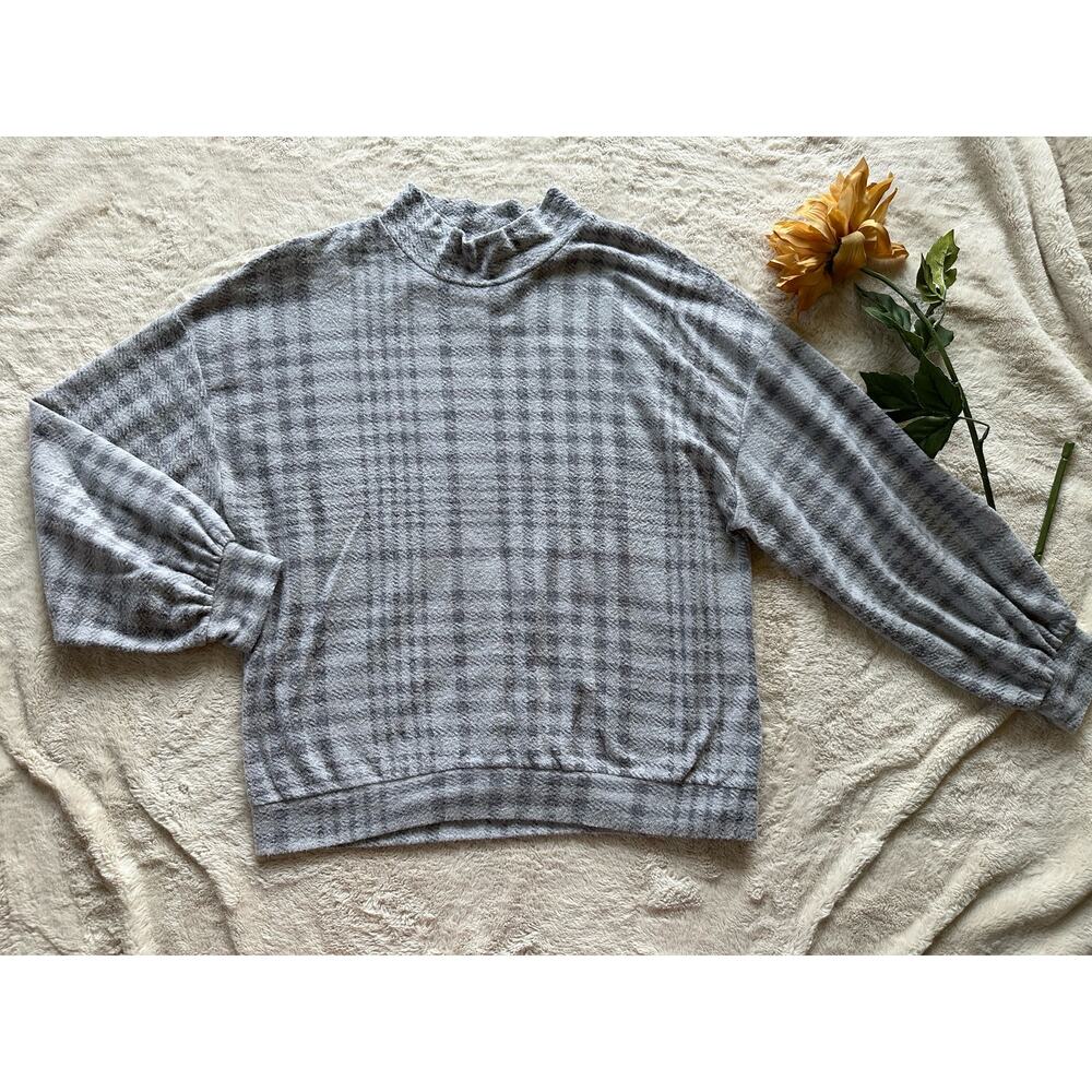 Lush Flannel Plaid Crew Neck top Large